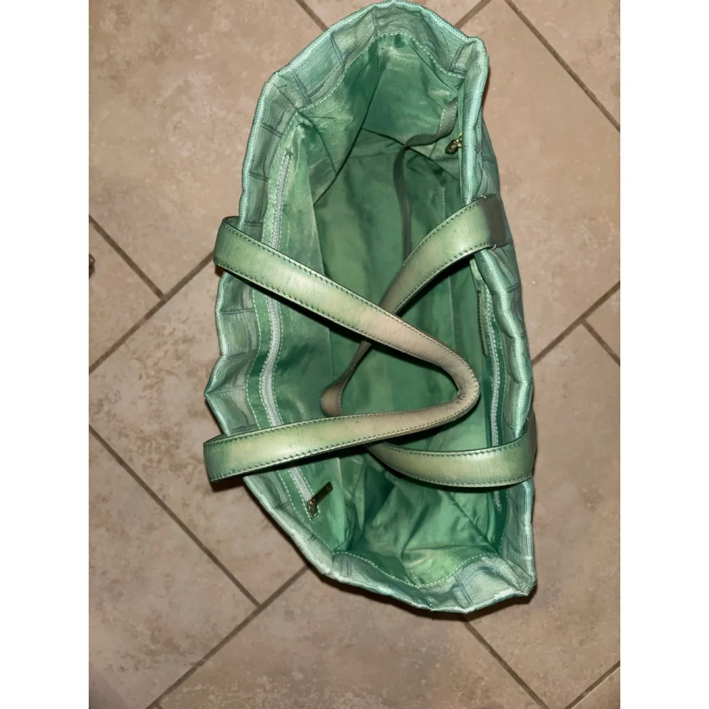 Women's Chanel Green New Travel Line Tote Bag One Size - Picture 13 of 17